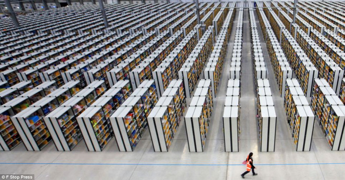 99,9% món hàng được mua vào trong 2 ngày giảm giá sẽ được chuyển đến người nhận vào đúng nửa đêm Giáng sinh theo yêu cầu trên đơn. 99,9% món hàng được mua vào trong 2 ngày giảm giá sẽ được chuyển đến người nhận vào đúng nửa đêm Giáng sinh theo yêu cầu trên đơn.