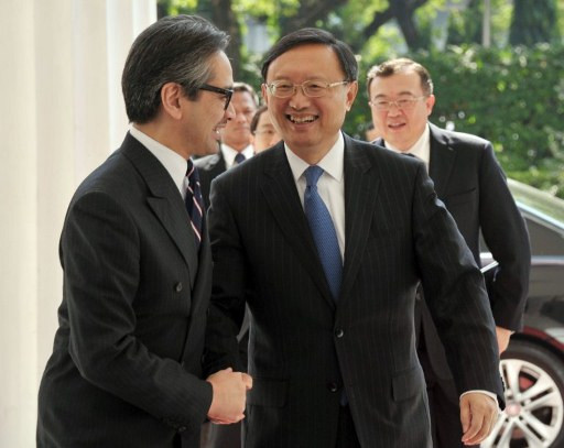 Ngoại trưởng Indonesia Natalegawa (trái) và người đồng cấp Trung Quốc Dương Khiết Trì trong cuộc gặp tại Jakarta, Indonesia, ngày 10/8. Ngoại trưởng Indonesia Natalegawa (trái) và người đồng cấp Trung Quốc Dương Khiết Trì trong cuộc gặp tại Jakarta, Indonesia, ngày 10/8.