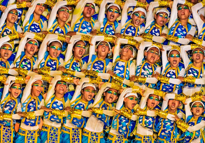 Trẻ em đảo Cebu, thiên đường du lịch của Philippines tham gia lễ hội Lapyahan hàng năm. Ảnh Erwin Choachuy.