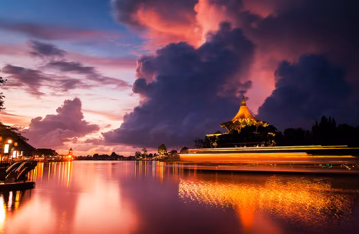 Một góc Waterfront Kuching nằm ở Sarawak, Malaysia. Ảnh Sharkawi Che Din.