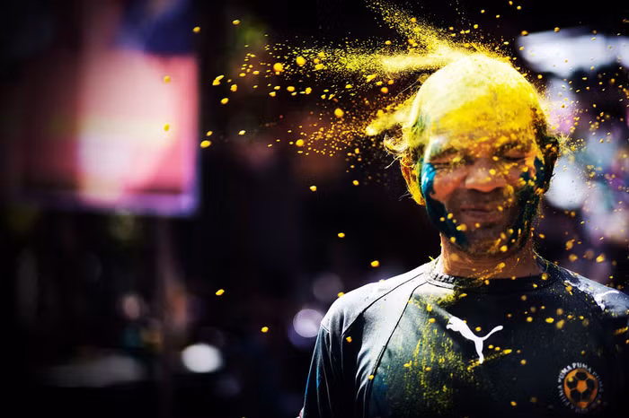 Lễ hội rắc bột màu Holi tại ấn Độ. Ảnh Giselle Natassia.