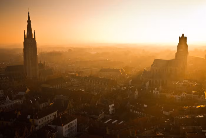Hoàng hôn trên thành phố Bruges, Bỉ. Ảnh Calvin Lee.