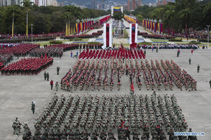Tham gia cuộc diễu binh ngày 4/2 có sự góp mặt của xe tăng Nga và các vũ khí công nghệ cao