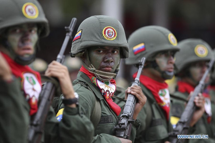 Trong số các đại biểu nước ngoài tới tham gia lễ diễu binh ngày 4/2 có nhiều nhà lãnh đạo Mỹ Latinh ưu tú như: Chủ tịch Cuba Raul Castro, các nhà lãnh đạo Evo Morales của Bolivia và Daniel Ortega của Nicaragua