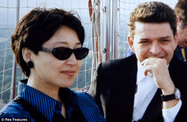 Bà Cốc Khai Lai và kiến trúc sư Pháp, người vừa bị bắt tại Campuchia. Bà Cốc Khai Lai và kiến trúc sư Pháp, người vừa bị bắt tại Campuchia.