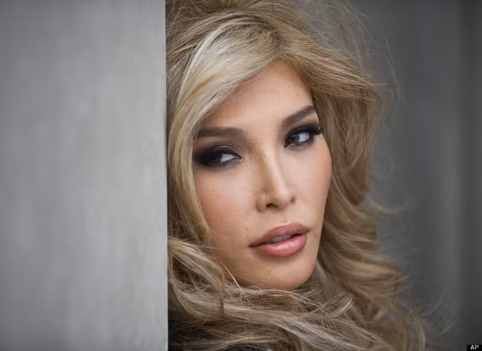 Jenna với vẻ đẹp nổi bật tại cuộc thi Hoa hậu Hoàn vũ Canada 2012