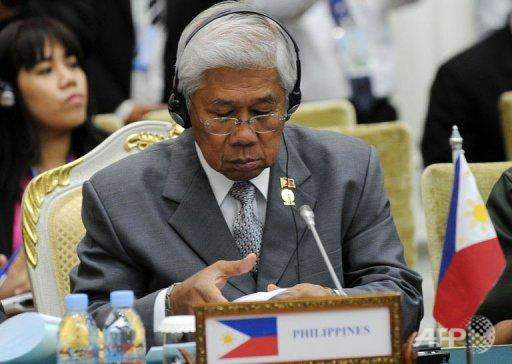 Bộ trưởng Quốc phòng Philippines Voltaire Gazmin. Ảnh AFP Bộ trưởng Quốc phòng Philippines Voltaire Gazmin. Ảnh AFP
