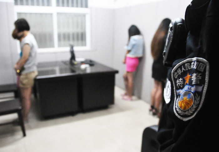 Gái mại dâm trong cơ sở mát xa chân trá hình