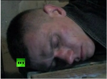 Hắn đã bị thương ở sườn trong một cuộc đọ súng với cảnh sát