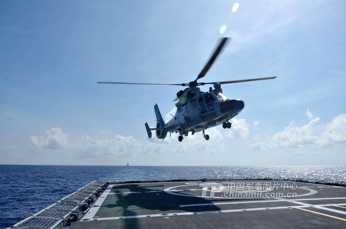 Táu chiến, máy bay hạm đội Nam Hải diễn tập trên Biển Đông (nguồn: Quân giải phóng TQ) Táu chiến, máy bay hạm đội Nam Hải diễn tập trên Biển Đông (nguồn: Quân giải phóng TQ)