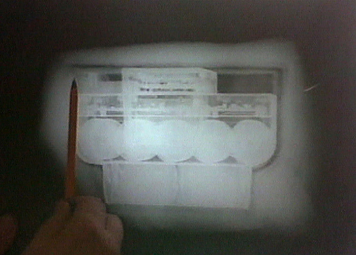 Phim X-quang cho thấy thiết bị điện tử giấu trong tảng đá giả tìm thấy ở Moscow