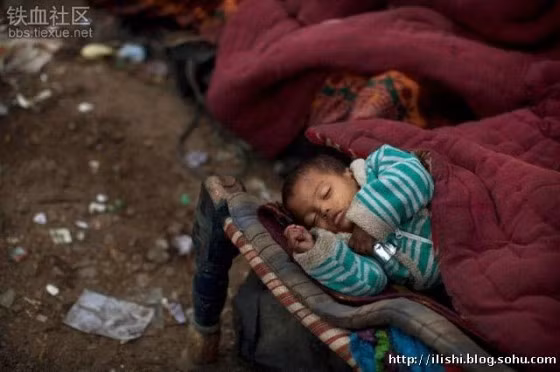 Một em bé say giấc Một em bé say giấc