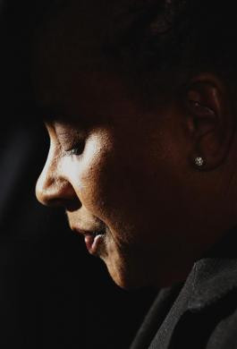 Doreen Lawrence nói chuyện với các phương tiện truyền thông bên ngoài Old Bailey sau khi 2 kẻ phân biệt chủng tộc giết hại con trai Stephen Lawrence, 18 tuổi, của bà tại trạm xe buýt ở phía nam London bị kết án hôm 3/1. Doreen Lawrence nói chuyện với các phương tiện truyền thông bên ngoài Old Bailey sau khi 2 kẻ phân biệt chủng tộc giết hại con trai Stephen Lawrence, 18 tuổi, của bà tại trạm xe buýt ở phía nam London bị kết án hôm 3/1.