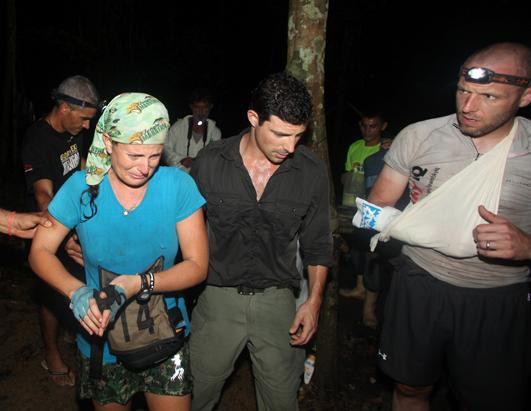 Tiến sĩ Juli Goldstein, một trong số ít ỏi các vận động viên nữ phải tìm tới sự giúp đỡ của nhân viên y tế vào ngày thứ 4 của cuộc thi.