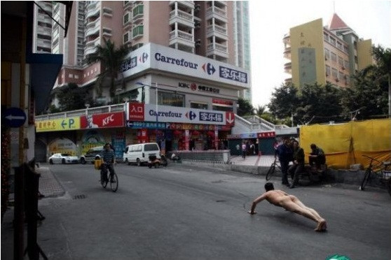 Ảnh chụp ngày 26/1/2011 tại trụ sở của Carrefour, nơi diễn ra một vụ lừa đảo. Ảnh chụp ngày 26/1/2011 tại trụ sở của Carrefour, nơi diễn ra một vụ lừa đảo.