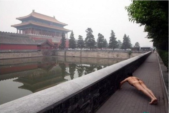 Ảnh chụp ngày 8/5/2011 tại Bảo tàng Cung điện Bắc Kinh, nơi diễn ra một chuỗi các sự cố trộm bảo vật, cho thuê địa điểm phục vụ các thành viên câu lạc bộ ngầm của những người giàu thích hưởng thụ cuộc sống vương giả xa xưa. Ảnh chụp ngày 8/5/2011 tại Bảo tàng Cung điện Bắc Kinh, nơi diễn ra một chuỗi các sự cố trộm bảo vật, cho thuê địa điểm phục vụ các thành viên câu lạc bộ ngầm của những người giàu thích hưởng thụ cuộc sống vương giả xa xưa.