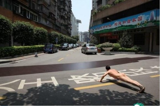 Ảnh chụp ngày 27/4/2011 tại một trạm kiểm soát biên giới tại Quảng Châu Ảnh chụp ngày 27/4/2011 tại một trạm kiểm soát biên giới tại Quảng Châu