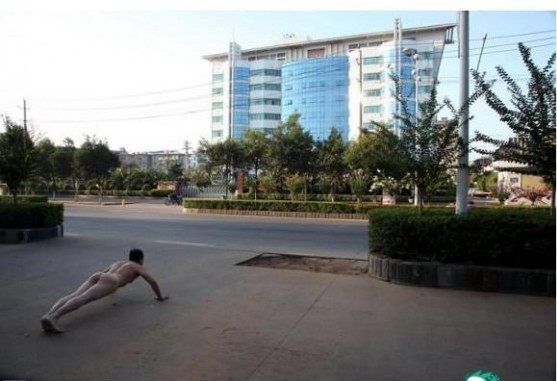 Ảnh chụp ngày 26/5/2011 phía trước trụ sở chính quyền Phúc Châu, Giang Tây nơi xảy ra vụ đánh bom. Ảnh chụp ngày 26/5/2011 phía trước trụ sở chính quyền Phúc Châu, Giang Tây nơi xảy ra vụ đánh bom.