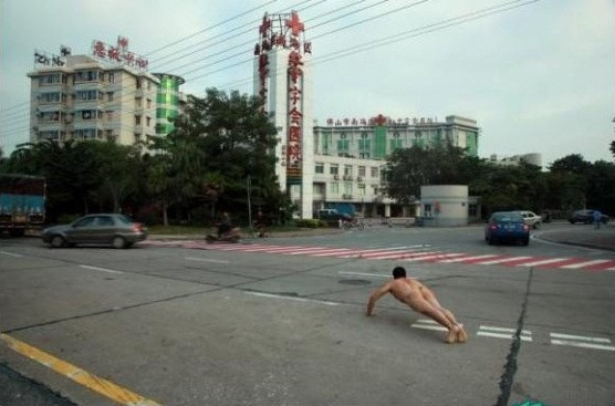 Ảnh chụp ngày 20/10/2011 em bé sơ sinh còn sống bị bỏ rơi vì tưởng nhầm đã chết Ảnh chụp ngày 20/10/2011 em bé sơ sinh còn sống bị bỏ rơi vì tưởng nhầm đã chết