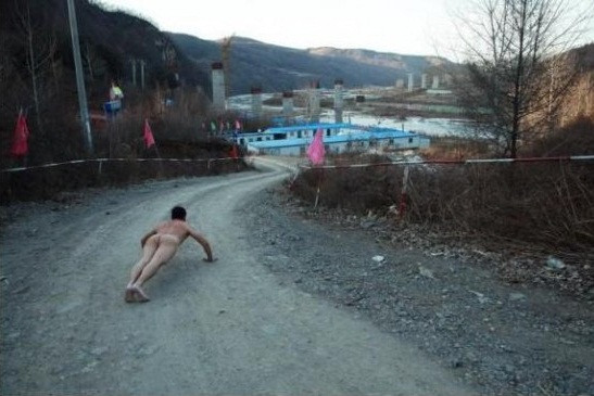 Ảnh chụp ngày 20/10/2011 ghi nhận sự kiện liên quan tới vụ bê bối xây dựng đường sắt ở Cát Lâm. Ảnh chụp ngày 20/10/2011 ghi nhận sự kiện liên quan tới vụ bê bối xây dựng đường sắt ở Cát Lâm.