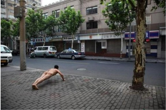 Ảnh chụp ngày 28/2/2011 đánh dấu sự kiện hội chữ thập đỏ Thượng Hải tranh cãi về việc thanh toán các hóa đơn ăn uống đắt tiền của các cán bộ. Ảnh chụp ngày 28/2/2011 đánh dấu sự kiện hội chữ thập đỏ Thượng Hải tranh cãi về việc thanh toán các hóa đơn ăn uống đắt tiền của các cán bộ.