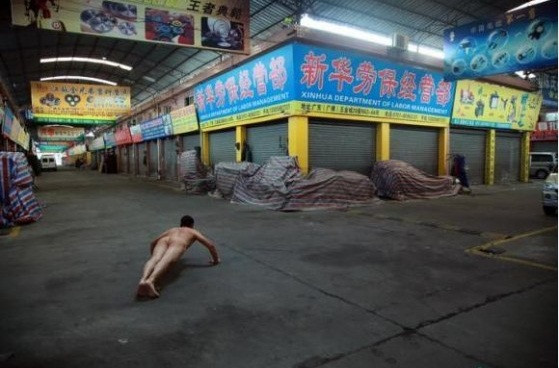 Ảnh chụp ngày 13/10/2011 đánh dấu một vụ bê bối ở Phật Sơn, Quảng Đông Ảnh chụp ngày 13/10/2011 đánh dấu một vụ bê bối ở Phật Sơn, Quảng Đông