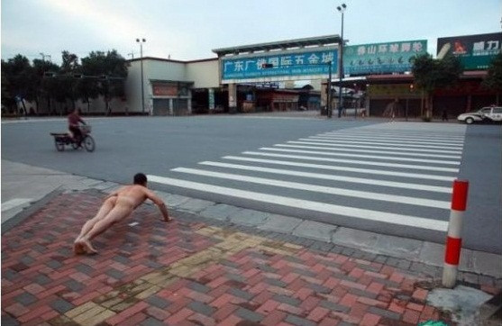 Ảnh chụp ngày 13/10/2011 đánh dấu một vụ bê bối ở Phật Sơn, Quảng Đông Ảnh chụp ngày 13/10/2011 đánh dấu một vụ bê bối ở Phật Sơn, Quảng Đông