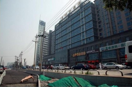 Ảnh chụp ngày 10/7/2011 liên quan tới vụ tranh cãi tiền trao giải thưởng “China’s Backbone” Ảnh chụp ngày 10/7/2011 liên quan tới vụ tranh cãi tiền trao giải thưởng “China’s Backbone”