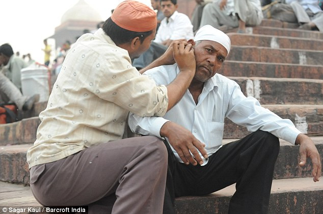 Nhưng cũng giúp anh kiếm đủ tiền trang trải cho cuộc sống Nhưng cũng giúp anh kiếm đủ tiền trang trải cho cuộc sống