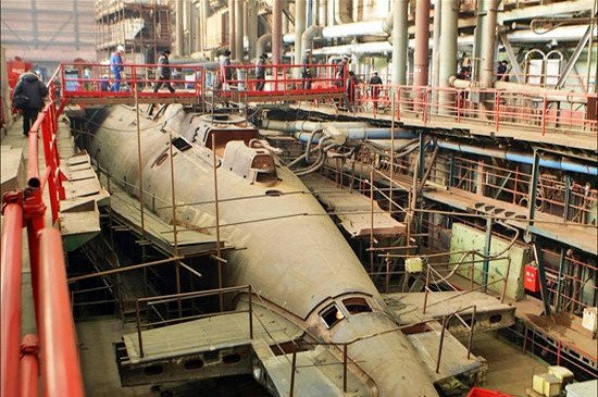 Năm 1999, một sự cố xảy ra tại khu vực lưu trữ chất thải phóng xạ của tàu ngầm đã khiến nhà máy Zvezdochka phải đóng cửa 14 tháng. Năm 1999, một sự cố xảy ra tại khu vực lưu trữ chất thải phóng xạ của tàu ngầm đã khiến nhà máy Zvezdochka phải đóng cửa 14 tháng.