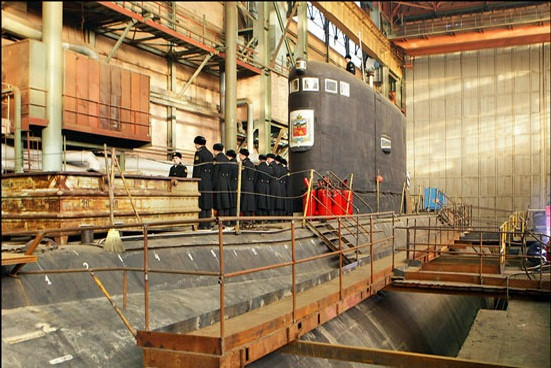 Bên trong nhà máy sửa chữa tàu ngầm Zvezdochka Bên trong nhà máy sửa chữa tàu ngầm Zvezdochka