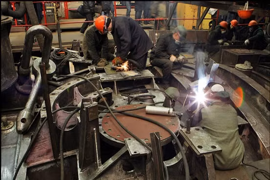 Tuy nhiên, tới năm 1962, nhà máy đã ngừng đóng mới và chỉ chuyên sửa chữa tàu ngầm hạt nhân.