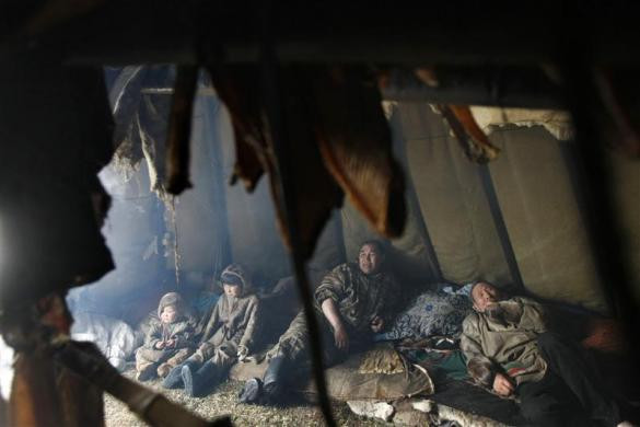 Một gia đình Nenets trên bán đảo Yamal Một gia đình Nenets trên bán đảo Yamal
