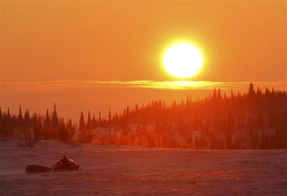 Một người Nenets đang di chuyển cách thị trấn Naryan-Mar khoảng 40 km Một người Nenets đang di chuyển cách thị trấn Naryan-Mar khoảng 40 km