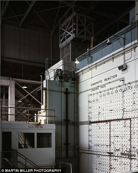 Lò phản ứng X-10 dùng để sản xuất thí điểm plutonium cho quả bom thả xuống Nagasaki tại Oak Ridge năm 1945.