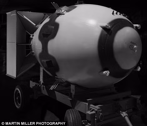 Quả bom Plutonium Fat Man 21-kT được thả xuống Nagasaki năm 1945.