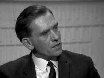 Ông Raymond Mawby. Ông Raymond Mawby.