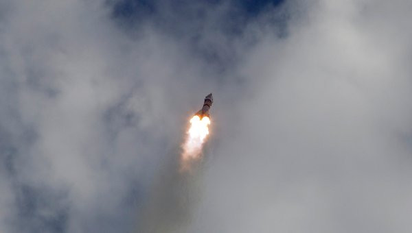 Tàu Soyuz rời bệ phóng. Tàu Soyuz rời bệ phóng.