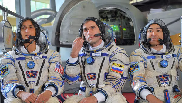 3 nhà du hành vũ trụ Nga, Mỹ và Nhật Bản
