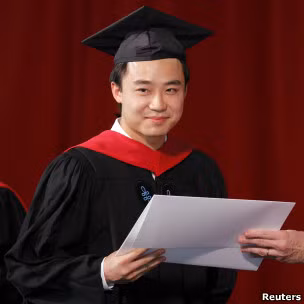 Bạc Qua Qua nhận bằng tốt nghiệp tại trường Harvard