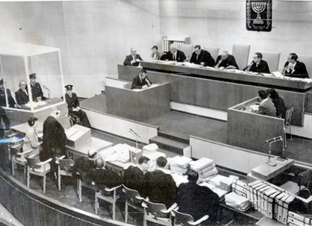 Phiên xử Eichmann tại tòa án tối cao Jerusalem ở Tel Aviv