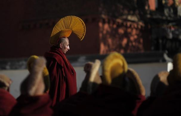 Các nhà sư tập trung cầu nguyện tại tu viện Labrang ngày 21/2. Các nhà sư tập trung cầu nguyện tại tu viện Labrang ngày 21/2.