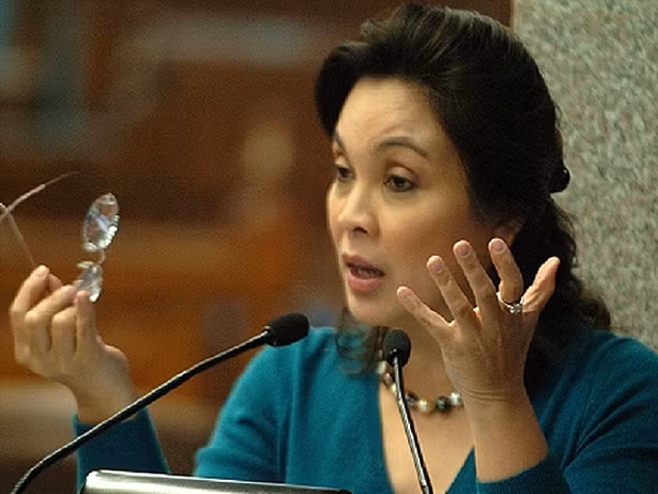 Chủ tịch Ủy ban đối ngoại của Thượng viện Philippines Loren Legarda