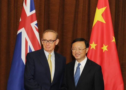 Ngoại trưởng Úc Bob Carr (trái) và ngoại trưởng Trung Quốc Dương Khiết Trì tại Bắc Kinh hôm 14/5. Ảnh AFP Ngoại trưởng Úc Bob Carr (trái) và ngoại trưởng Trung Quốc Dương Khiết Trì tại Bắc Kinh hôm 14/5. Ảnh AFP