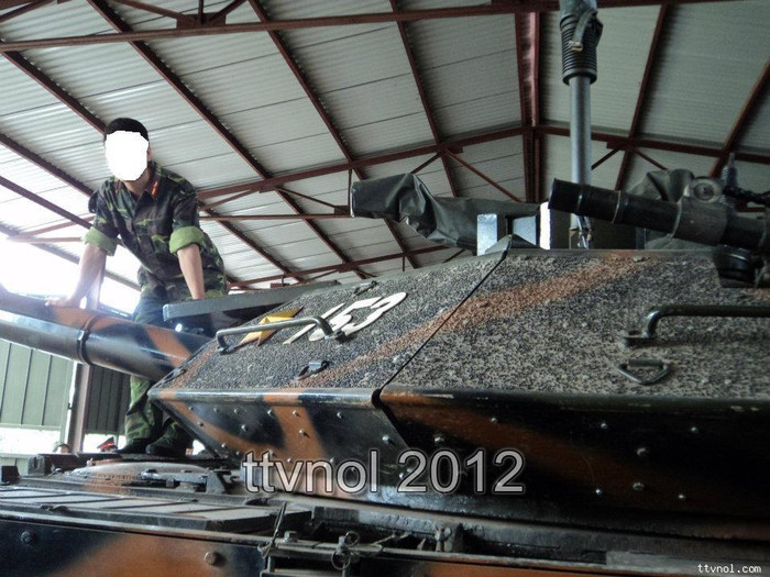 Tăng T-54 được cung cấp bởi Liên Xô vào năm 1946. Từ năm 1958, chúng được sản xuất với phiên bản hiện đại hóa là T-55.