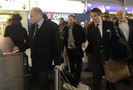 Herman Nackaerts(trái) người đứng đầu nhóm chuyên gia IAEA tới Iran hôm 20/2 Herman Nackaerts(trái) người đứng đầu nhóm chuyên gia IAEA tới Iran hôm 20/2