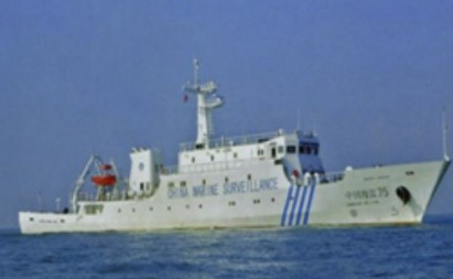 Tàu Trung Quốc tại bãi cạn Scarborough hay Hoàng Nham trong cuộc đối đầu căng thẳng kéo dài với các tàu hải quân Philippines.