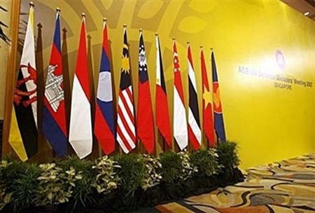 ASEAN cần tiếp tục duy trì các đàm phán về vấn đề Biển Đông như họ đã từng làm trong quá khứ với Trung Quốc ở Diễn đàn ASEAN+1. ASEAN cần tiếp tục duy trì các đàm phán về vấn đề Biển Đông như họ đã từng làm trong quá khứ với Trung Quốc ở Diễn đàn ASEAN+1.
