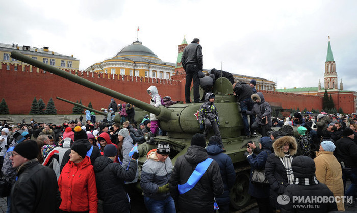 Người dân Moscow được mục sở thị xe tăng từng tham gia trận chiến năm 1941.