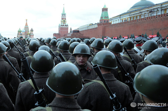 Diễu binh kỷ niệm tại Quảng trường Đỏ